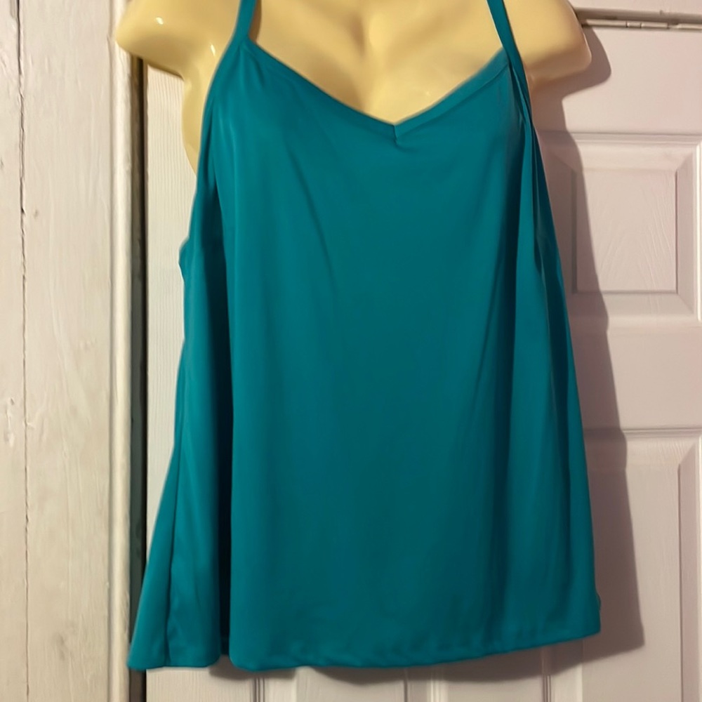 Woman’s top with tank top underneath 🦄